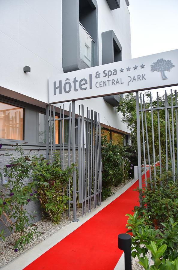 Central Park Hotel & Spa La Rochelle  Exterior photo